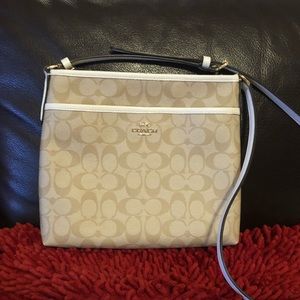 New Coach signature purse/crossbody